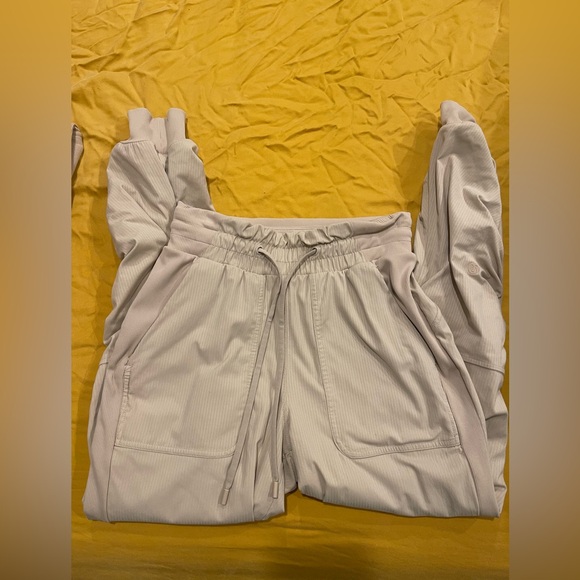 Lululemon beyond the studio high rise 7/8 - Picture 3 of 4